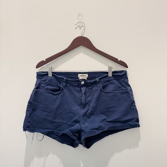 L’Agence Ryland High Rise Cut Off Shorts Navy
Size 31 - Picture 3 of 9